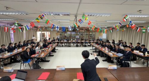 28 1 （6） 模联进行中